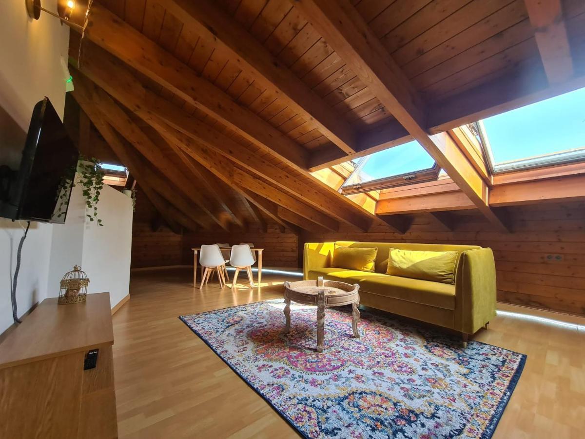 Apartamentos Dos Torres Numenor - Ático abuhardillado de madera Saragozza Esterno foto