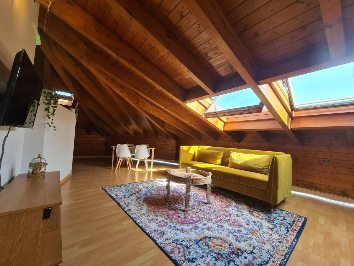 Apartamentos Dos Torres Numenor - Ático abuhardillado de madera Saragozza Esterno foto